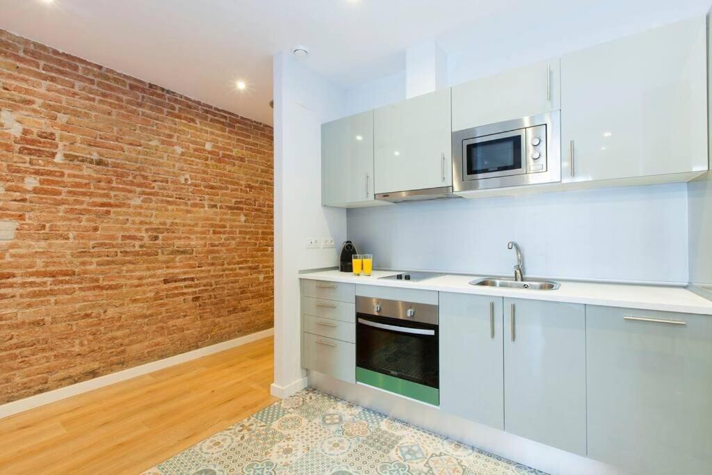 Perfectly Located 4Bed 4Bath Apartment In Barcelona 3 1 Dış mekan fotoğraf