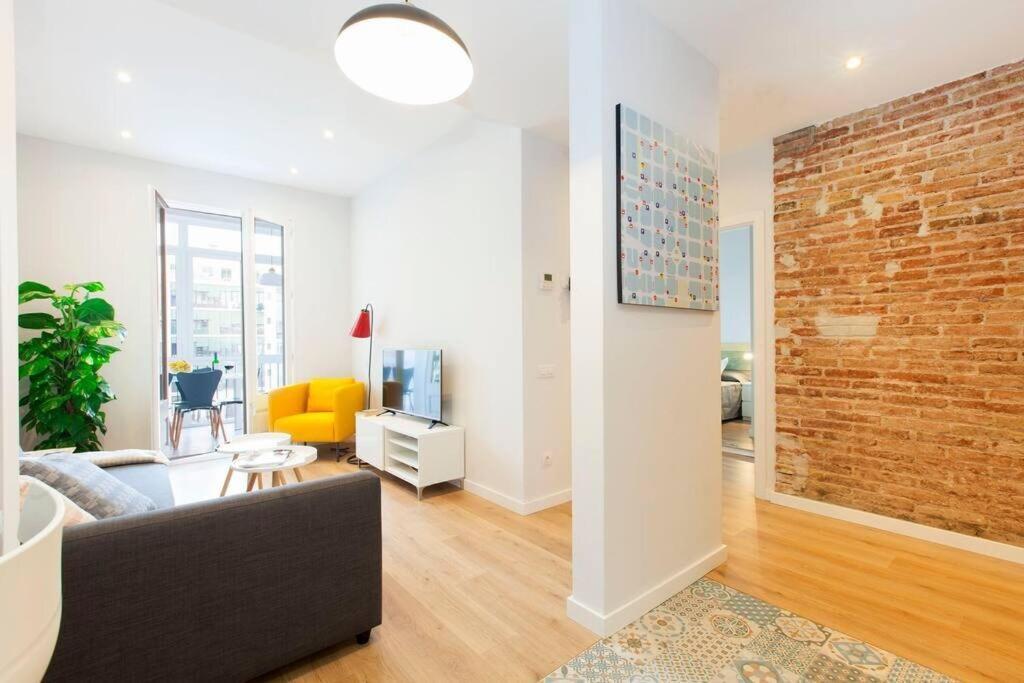 Perfectly Located 4Bed 4Bath Apartment In Barcelona 3 1 Dış mekan fotoğraf