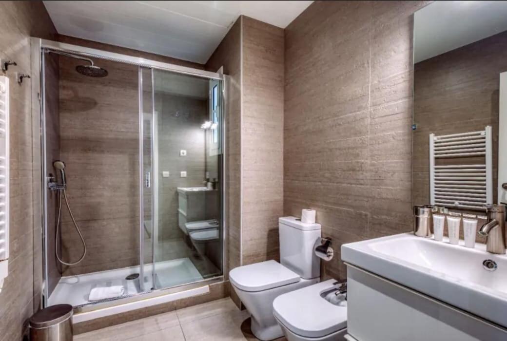 Perfectly Located 4Bed 4Bath Apartment In Barcelona 3 1 Dış mekan fotoğraf
